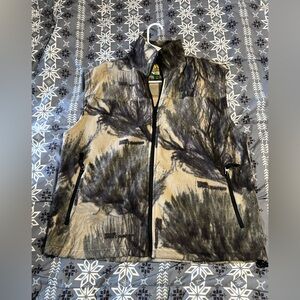 Cabela's Green and Gray Outdoor Gear Label